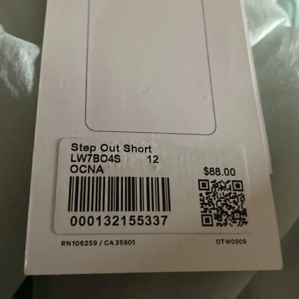 - Lululemon Step Out High-Rise Short 3" - Picture 12 of 12
